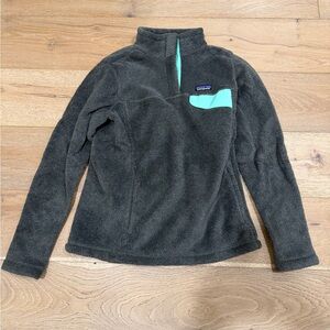 Patagonia Women's Sweater - Dark Gray and Light Green